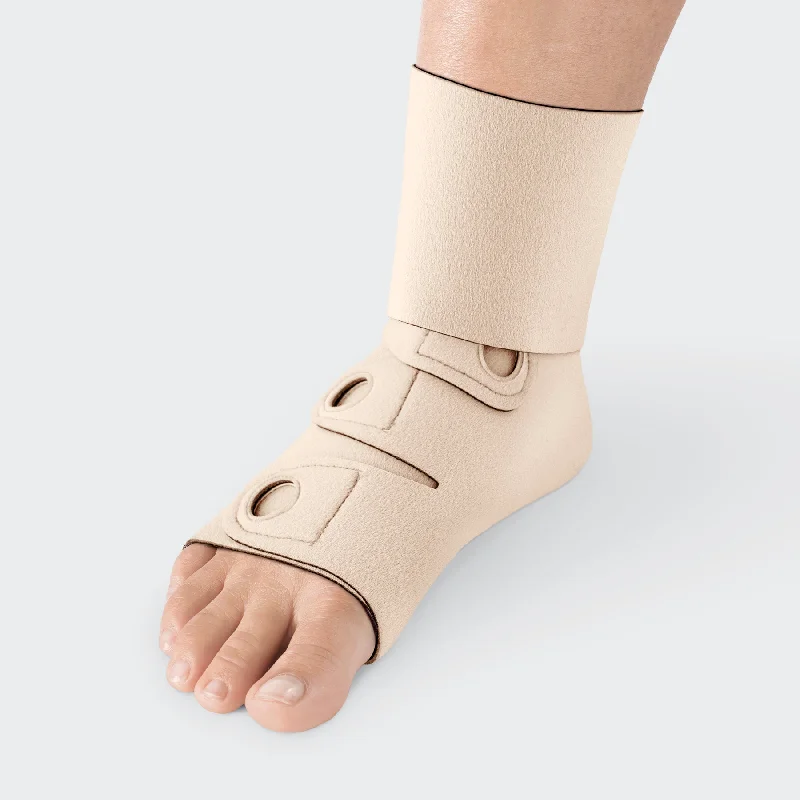 Women's silk - lined socks for a luxurious feelL&R ReadyWrap® Foot CT